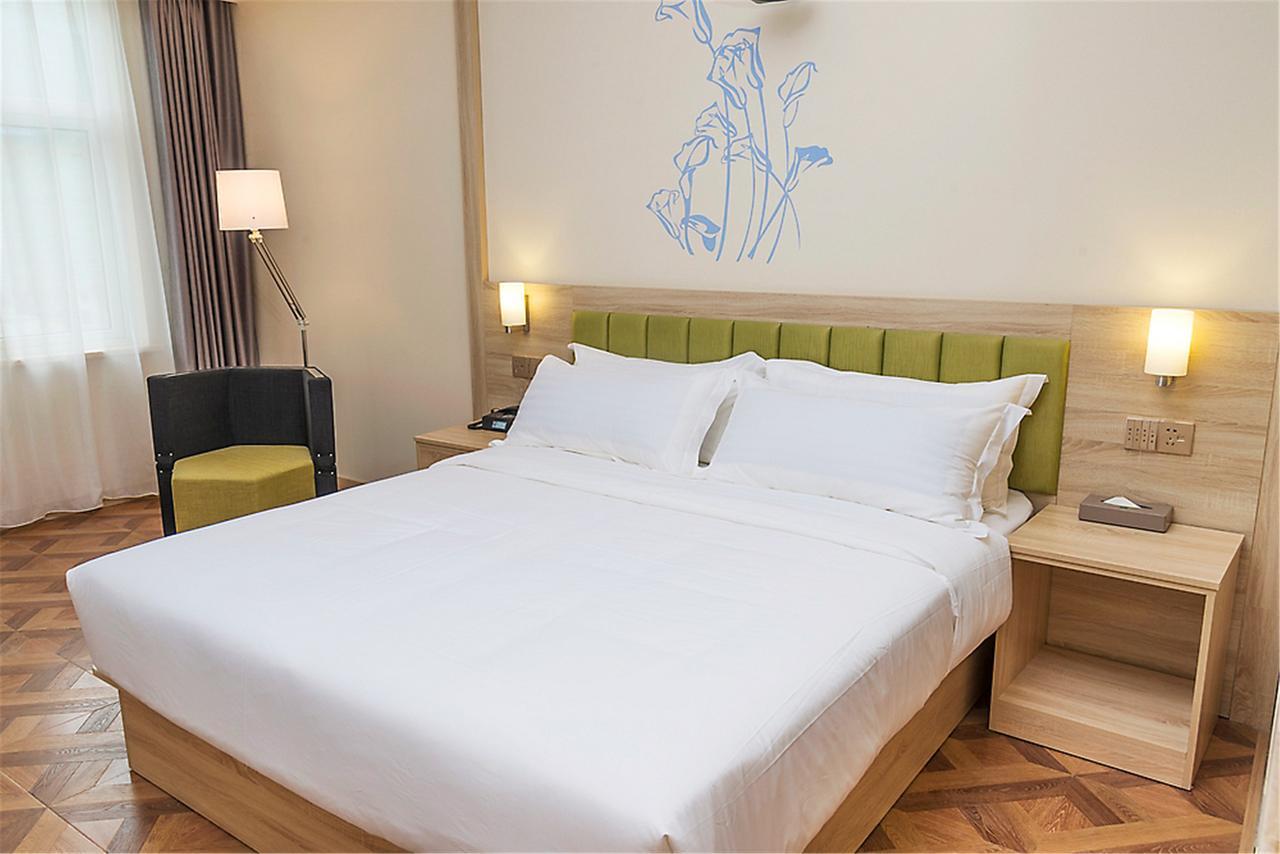 Ibis Styles Nantong Development Zone Shimao Plaza Hotel Kültér fotó